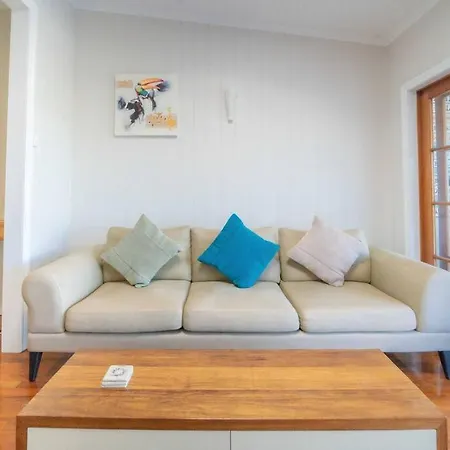 West End Luxury 5b3b W Parking And Pod Music System M9 Holiday home Brisbane