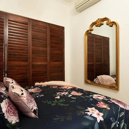 Villa Willow Luxury Retreat: Pool Jacuzzi, Sauna Brisbane