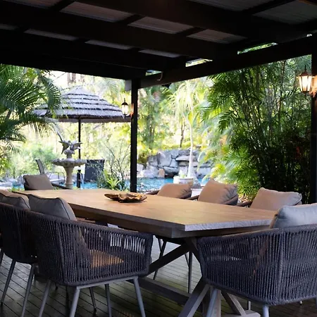 Villa Willow Luxury Retreat: Pool Jacuzzi, Sauna Brisbane
