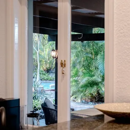 Willow Luxury Retreat: Pool Jacuzzi, Sauna