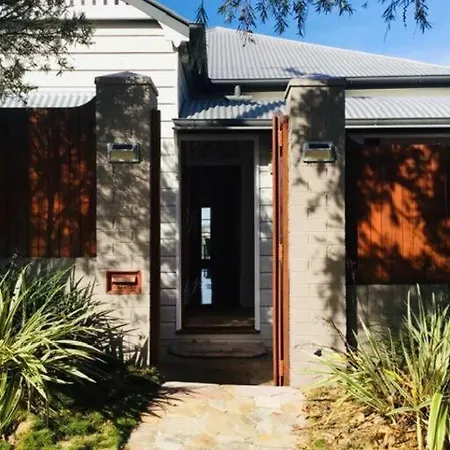 Holiday home West End Luxury 5b3b W Parking And Pod Music System M9 Brisbane