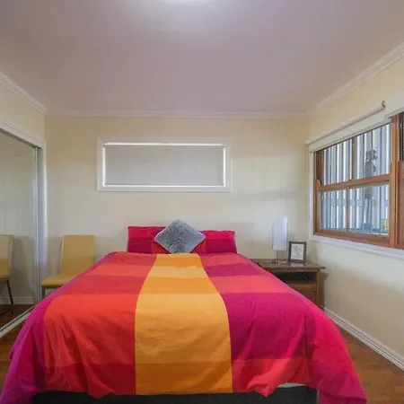 West End Luxury 5b3b W Parking And Pod Music System M9 Holiday home Brisbane
