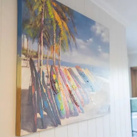 West End Luxury 5b3b W Parking And Pod Music System M9 Holiday home