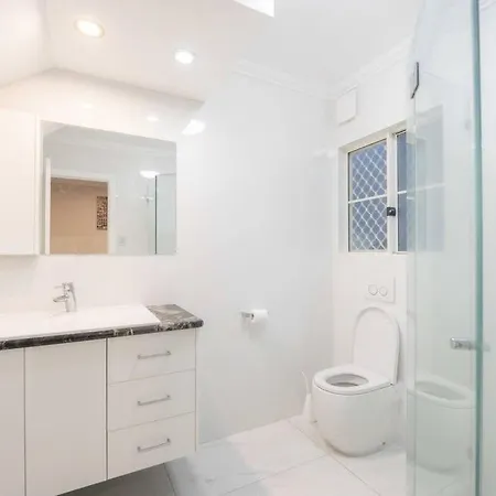 Holiday home West End Luxury 5b3b W Parking And Pod Music System M9 Brisbane