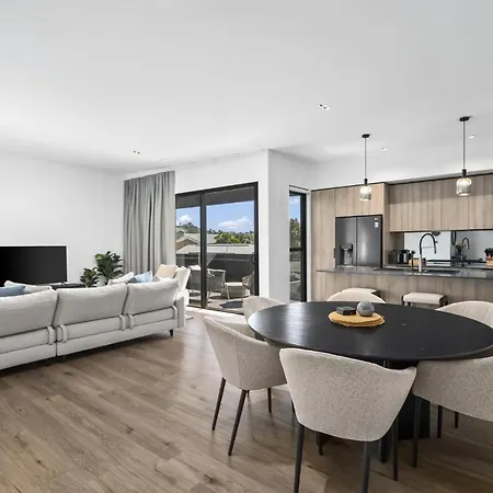 Contemporary 3-bed With Private Balcony Apartment