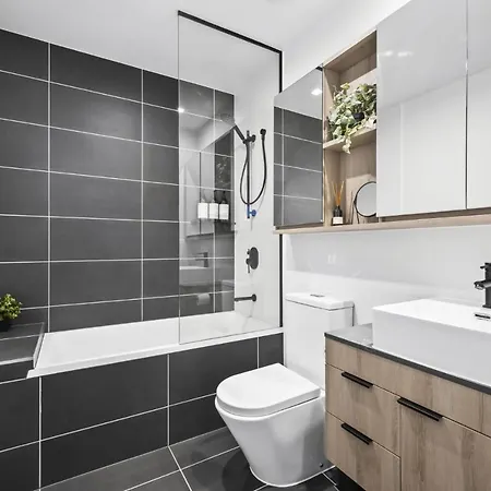 Contemporary 3-bed With Private Balcony Brisbane