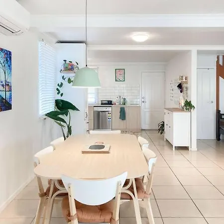 Tranquil 3 Beds 1 Study 2 Baths Family W Parking Nr Cbd Holiday home Brisbane