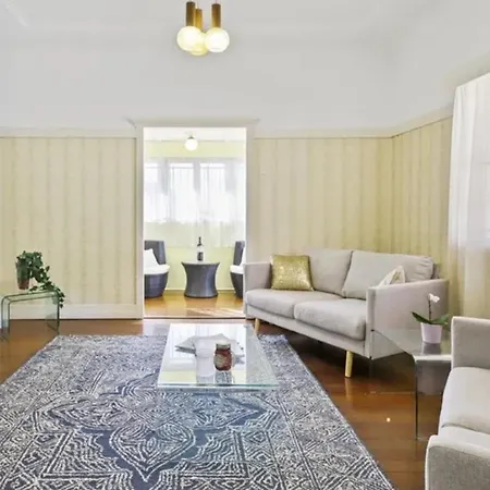 Spacious Close To Cbd And Airport Holiday home *