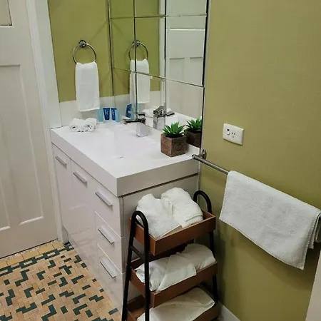 Holiday home Spacious Close To Cbd And Airport *