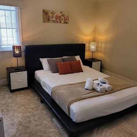 Spacious Close To Cbd And Airport Holiday home
