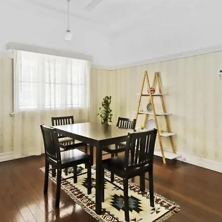 Spacious Close To Cbd And Airport