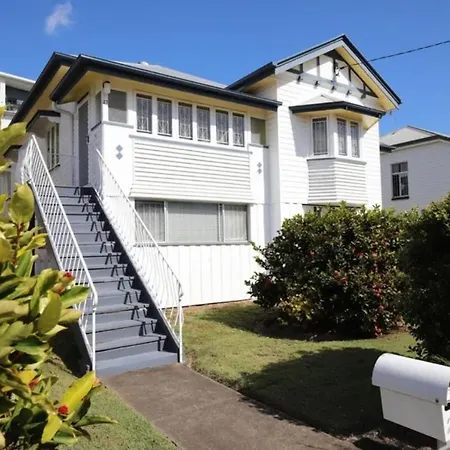 Holiday home Spacious Close To Cbd And Airport