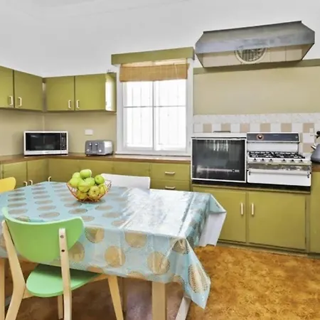 Spacious Close To Cbd And Airport Holiday home Brisbane