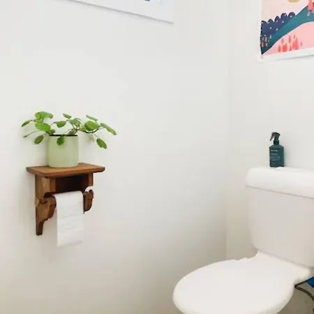 Holiday home Tranquil 3 Beds 1 Study 2 Baths Family W Parking Nr Cbd
