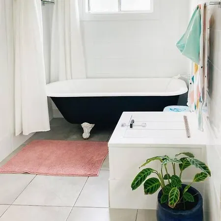 Tranquil 3 Beds 1 Study 2 Baths Family W Parking Nr Cbd Holiday home Brisbane
