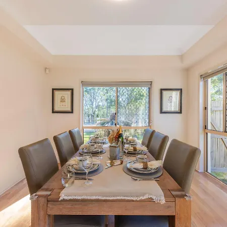 Peaceful Suburban Family Easy Access To