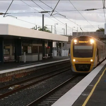 Spacious Close To Cbd And Airport Holiday home *