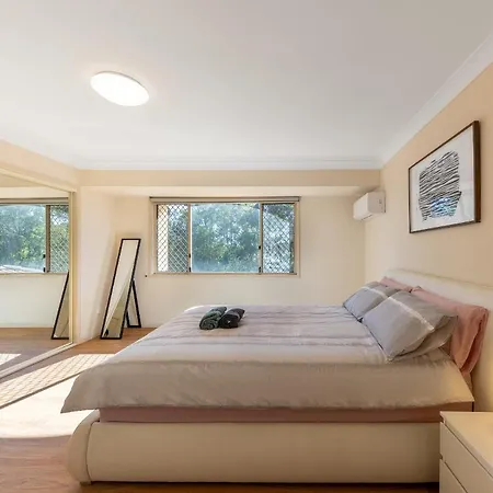 Peaceful Suburban Family Easy Access To