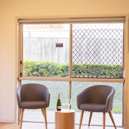 Peaceful Suburban Family Easy Access To Holiday home