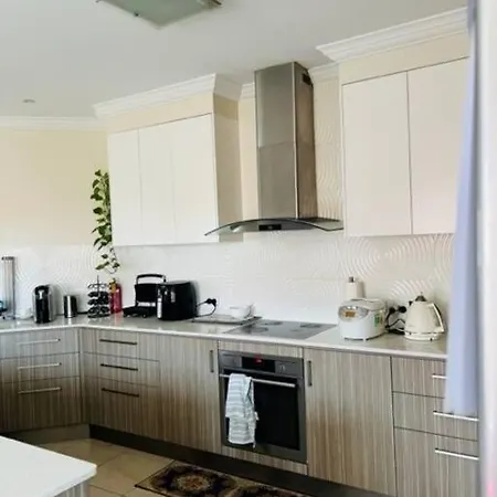 Holiday home Away From In Sinnamon Park, Queensland