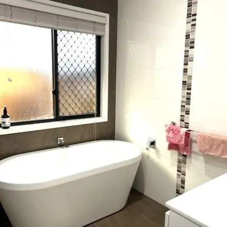 Holiday home Away From In Sinnamon Park, Queensland