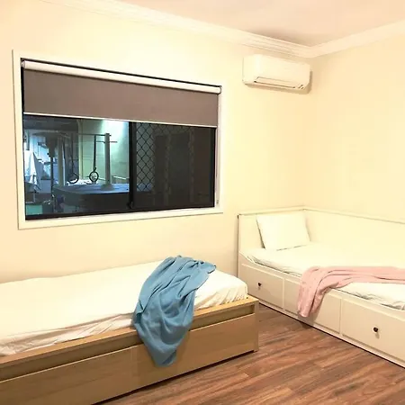 Away From In Sinnamon Park, Queensland Holiday home *