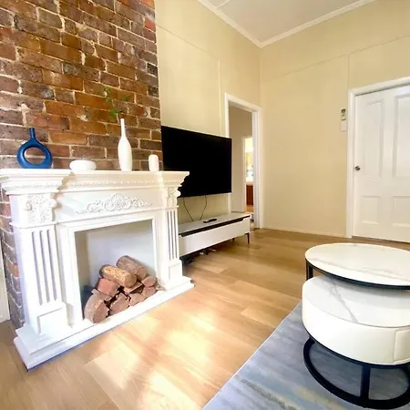 New! Modern 10mins To Cbd 3 Beds + Parking