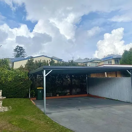 Holiday home New! Modern 10mins To Cbd 3 Beds + Parking