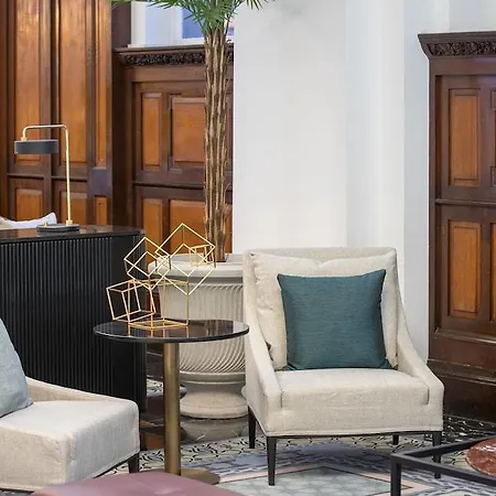 Adina Aparthotel 4*