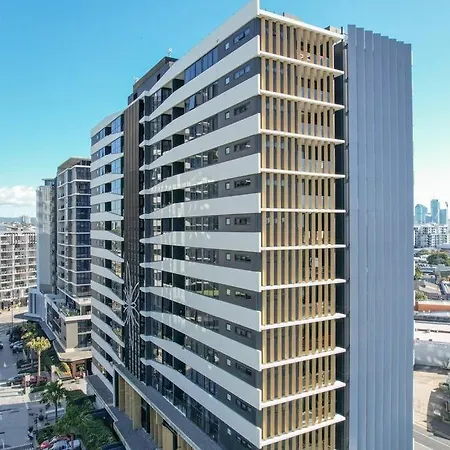 Luxurious 2 Bed Scape Retreat With Rooftop Apartment Brisbane