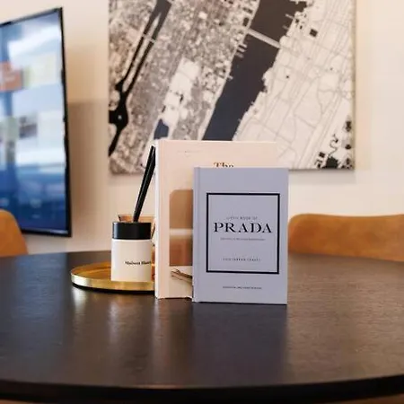Luxurious 2 Bed Scape Retreat With Rooftop Brisbane