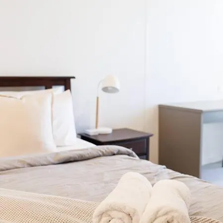 Luxurious 2 Bed Scape Retreat With Rooftop *