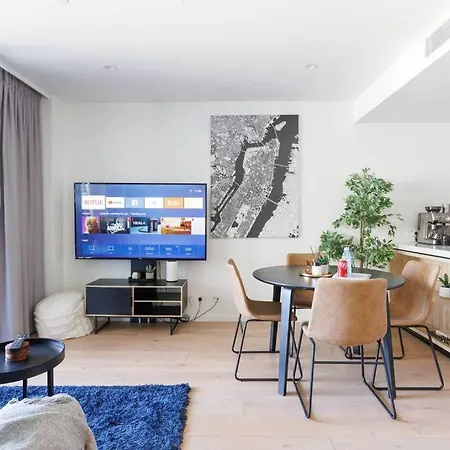 Luxurious 2 Bed Scape Retreat With Rooftop * Brisbane