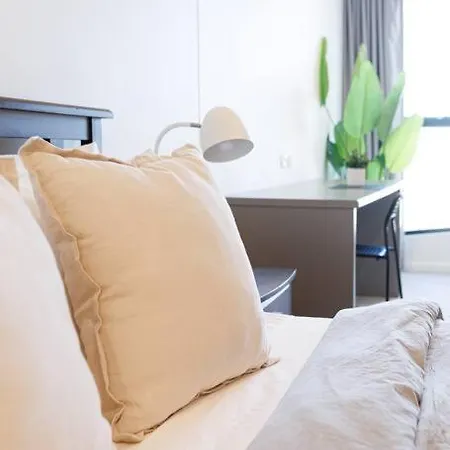 Luxurious 2 Bed Scape Retreat With Rooftop Apartment *