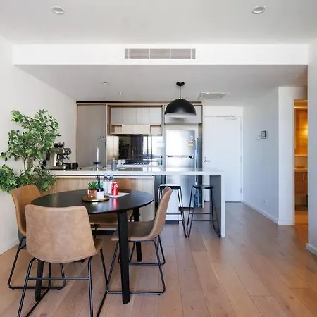 Luxurious 2 Bed Scape Retreat With Rooftop Apartment *