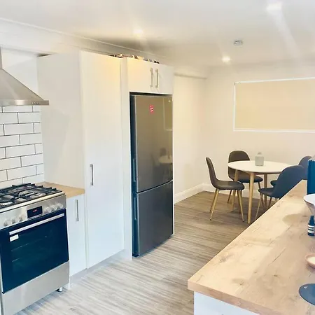 Holiday home Spacious, Private And Superbly Located *