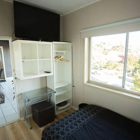 Apartment Detached Balcony With Shared Bathroom *