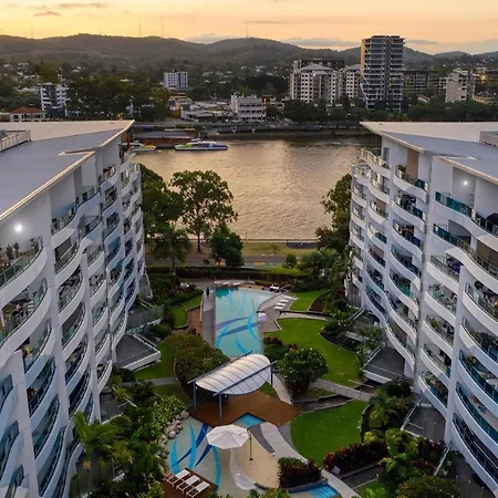 Stunning Waterfront Penthouse 3 Or 4 Bedrooms *