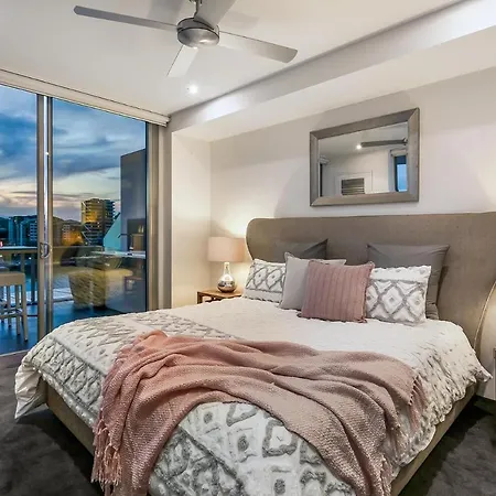 Stunning Waterfront Penthouse 3 Or 4 Bedrooms