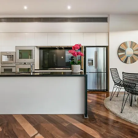 Apartment Stunning Waterfront Penthouse 3 Or 4 Bedrooms *