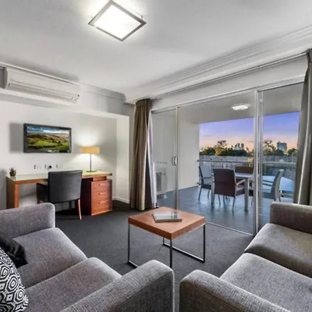 Woolloongabba 1bed 1bath Apt W Parking Near Cbd