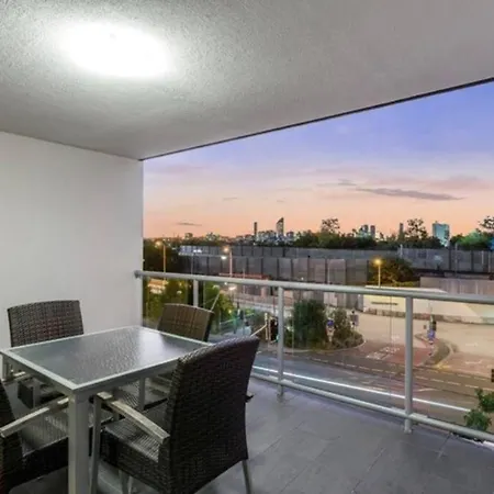 Apartment Woolloongabba 1bed 1bath Apt W Parking Near Cbd Brisbane