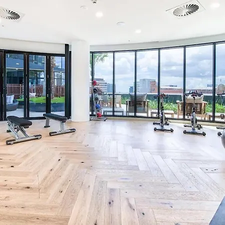 Stunning View W Infinity Pool, Gym & Balcony Apartment Brisbane
