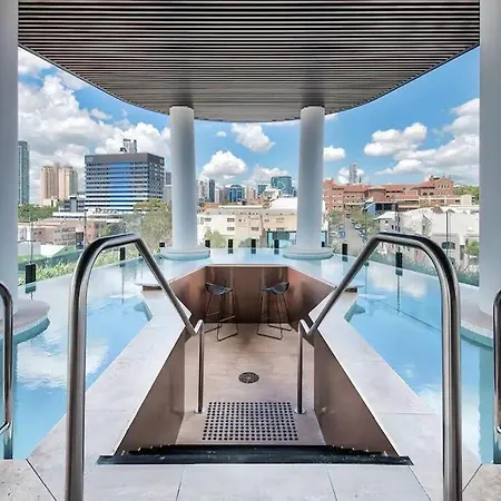 Stunning View W Infinity Pool, Gym & Balcony * Brisbane