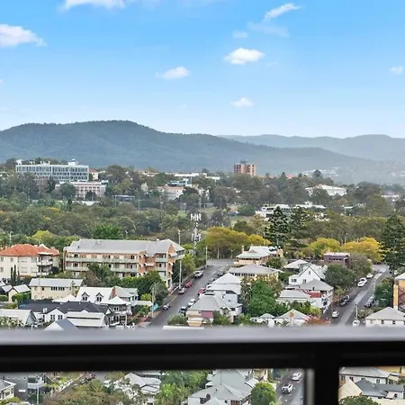 Apartment Stunning View W Infinity Pool, Gym & Balcony