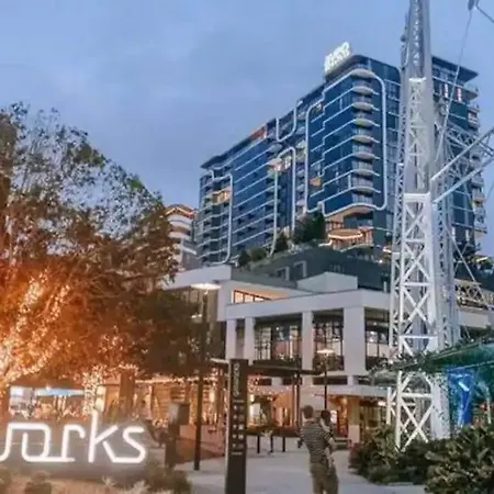 Stunning View W Infinity Pool, Gym & Balcony Brisbane