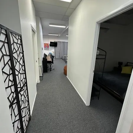Apartment Stylish Luxury Executive Close To Everything ! *