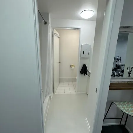 Stylish Luxury Executive Close To Everything ! Apartment