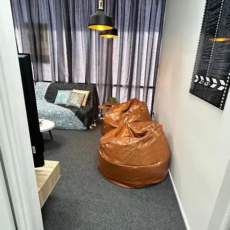 Stylish Luxury Executive Close To Everything ! Brisbane