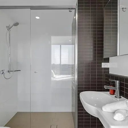 Apartment Spacious 3br Near Stadium W Views, Pool & Car Park Brisbane